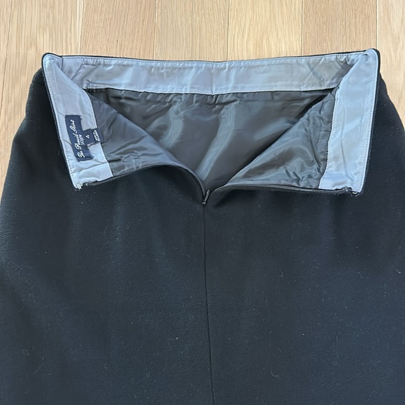 J Crew Wool Pencil Skirt. Size 4. Black. - Picture 4 of 5